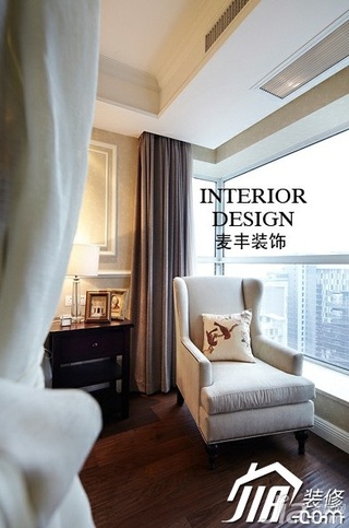 美式风格公寓富裕型卧室床头柜效果图