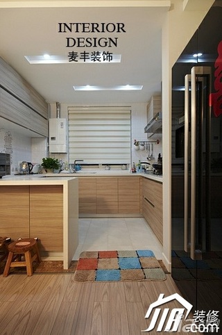 简约风格复式原木色富裕型厨房橱柜订做