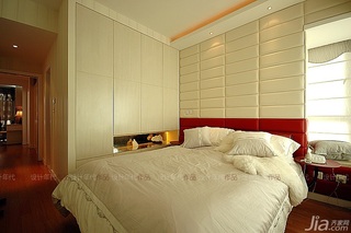简约风格二居室稳重富裕型卧室床图片