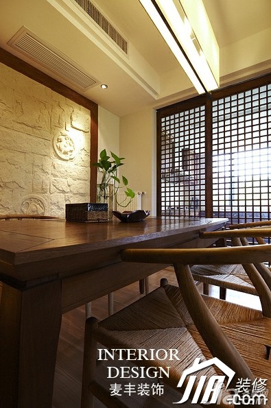 公寓装修,120平米装修,富裕型装修,日式风格,餐厅,餐桌,隔断,餐厅背景墙