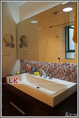 设计年代简约风格公寓简洁富裕型卫生间洗手台图片