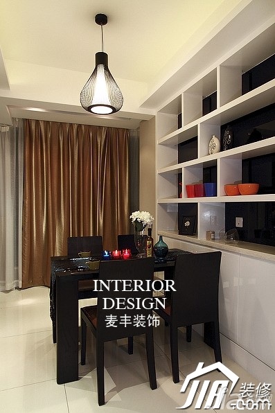 公寓装修,110平米装修,富裕型装修,简约风格,餐厅,餐桌,灯具,窗帘,展示柜