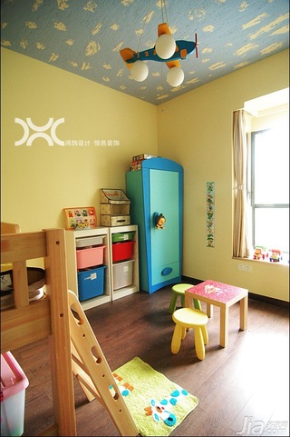 混搭风格公寓温馨原木色富裕型儿童房吊顶衣柜图片