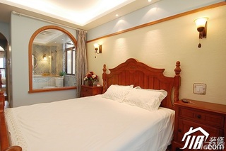 田园风格温馨暖色调富裕型卧室床图片