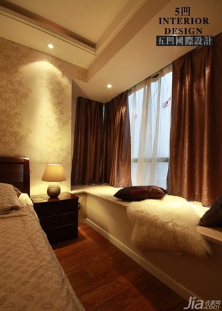新古典风格公寓时尚咖啡色富裕型卧室飘窗床头柜效果图