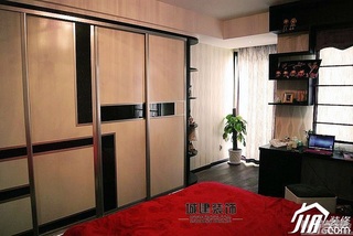 简约风格三居室温馨富裕型130平米卧室衣柜效果图