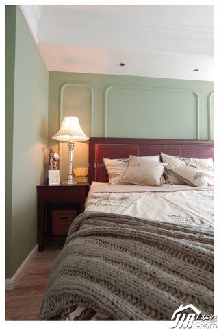 混搭风格公寓舒适富裕型120平米卧室床效果图