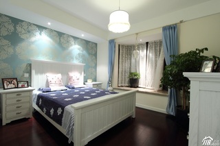 混搭风格公寓舒适富裕型100平米卧室床图片