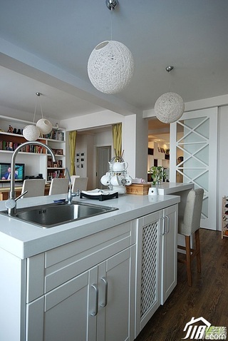 简约风格二居室富裕型厨房橱柜安装图