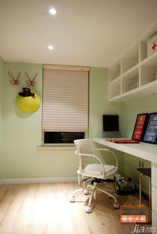 宜家风格三居室舒适白色富裕型书房书桌图片