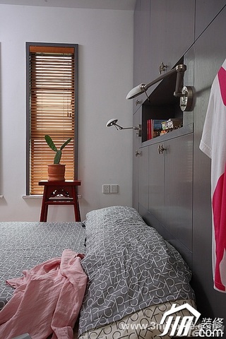 三米设计简约风格跃层富裕型卧室床效果图