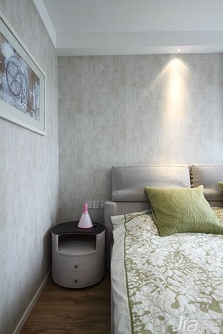 简约风格公寓温馨暖色调富裕型80平米卧室床效果图