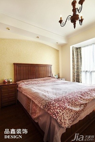地中海风格三居室温馨暖色调130平米卧室床图片