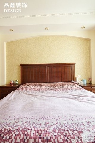 地中海风格三居室暖色调130平米卧室床图片