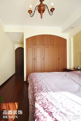 地中海风格三居室暖色调130平米卧室衣柜订做