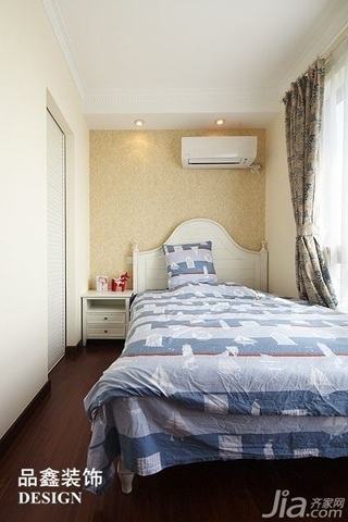 地中海风格三居室暖色调130平米卧室床图片