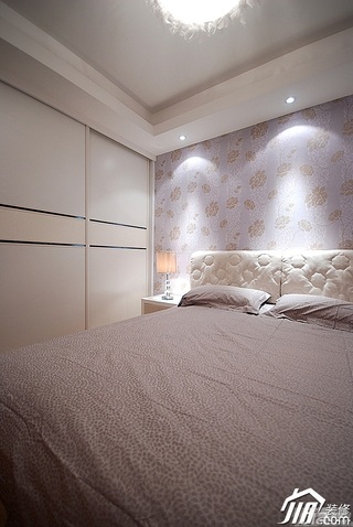 简约风格三居室富裕型卧室床效果图