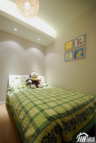 简约风格三居室富裕型卧室照片墙床图片