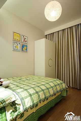 简约风格三居室富裕型卧室照片墙床图片