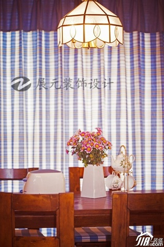 美式乡村风格小户型温馨暖色调富裕型餐厅灯具图片