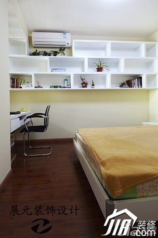 简约风格公寓温馨咖啡色富裕型卧室书架图片