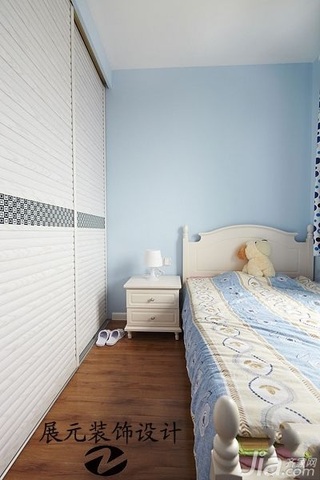 简约风格公寓简洁白色富裕型卧室床效果图