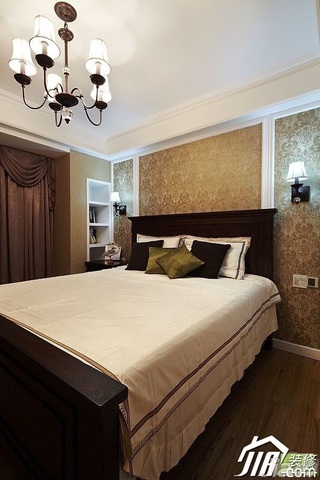 美式乡村风格三居室温馨富裕型120平米卧室床效果图
