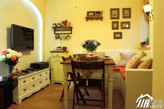 二居室温馨暖色调富裕型60平米客厅背景墙电视柜效果图