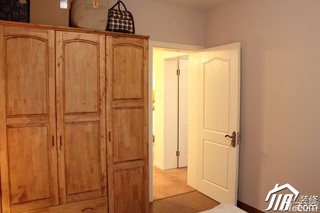 二居室温馨暖色调富裕型60平米卧室衣柜图片