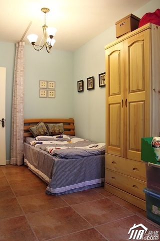 二居室温馨暖色调富裕型60平米卧室卧室背景墙床效果图