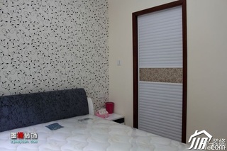 简约风格二居室原木色富裕型40平米卧室床图片
