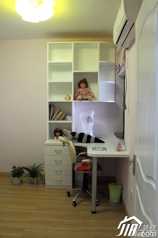 简约风格温馨冷色调70平米儿童房书桌效果图