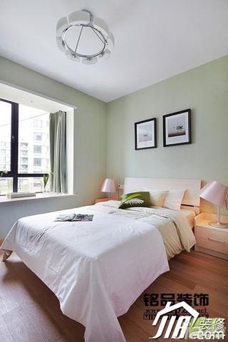 简约风格三居室绿色15-20万90平米卧室飘窗床图片