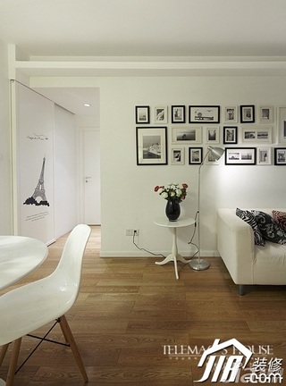 宜家风格二居室温馨米色富裕型客厅沙发背景墙灯具图片
