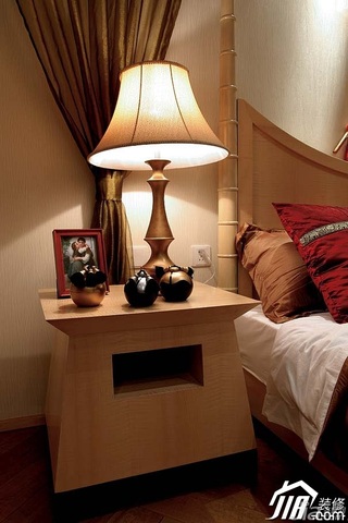 混搭风格二居室温馨原木色豪华型卧室床头柜图片