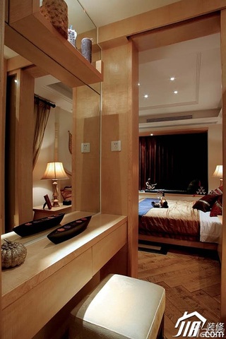 混搭风格二居室温馨原木色豪华型卧室梳妆台效果图