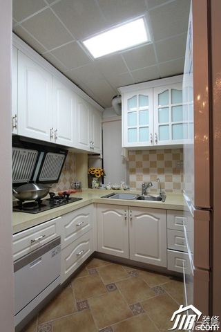 欧式风格二居室豪华型80平米厨房橱柜订做
