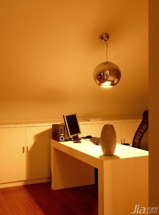 简约风格别墅大气暖色调富裕型140平米以上阁楼书桌图片
