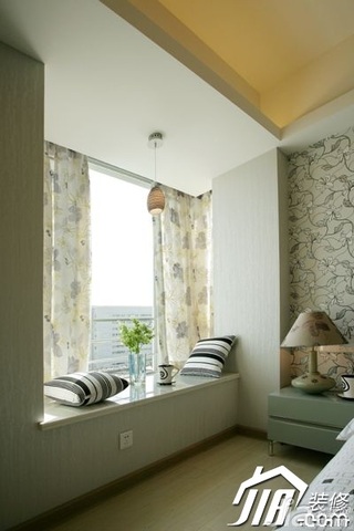 简约风格公寓温馨富裕型卧室飘窗窗帘图片