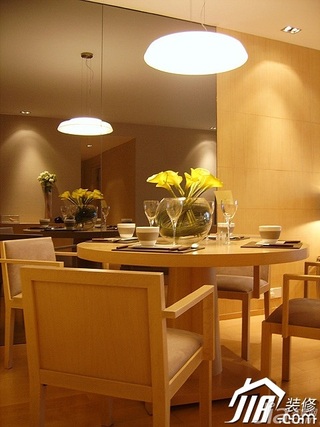 简约风格二居室温馨米色富裕型餐厅灯具效果图