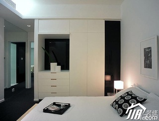 简约风格二居室温馨米色富裕型卧室隔断衣柜图片