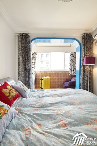 简约风格二居室时尚富裕型卧室床图片