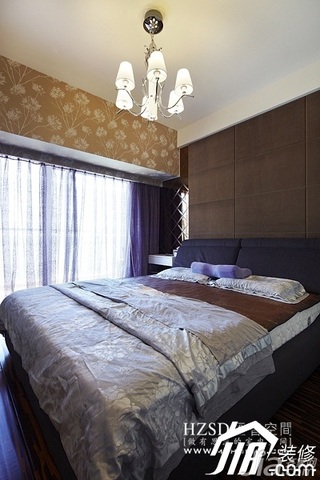 简约风格三居室大气白色富裕型100平米卧室床图片