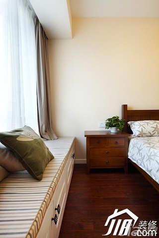 美式风格四房温馨富裕型140平米以上卧室床头柜图片