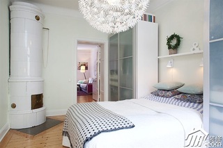 欧式风格公寓温馨白色富裕型卧室床图片