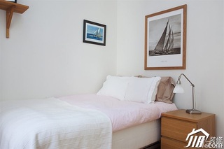 欧式风格小户型温馨白色富裕型卧室床效果图