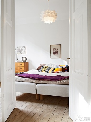 北欧风格公寓简洁白色经济型60平米卧室床效果图