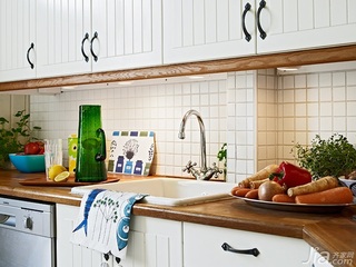 北欧风格公寓温馨白色经济型60平米厨房橱柜设计图