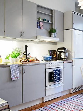 北欧风格公寓经济型厨房橱柜设计