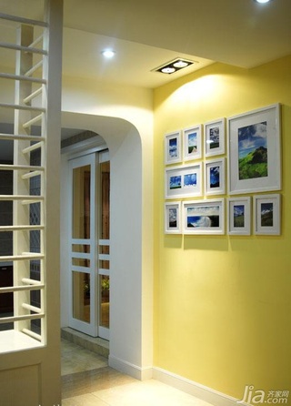 地中海风格三居室黄色富裕型门厅照片墙设计图